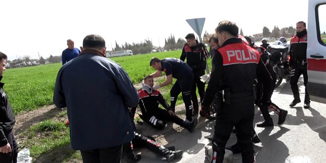 Ka�arken polise �arpt�: 17 ya��ndaki ehliyetsiz s�r�c� g�zalt�nda