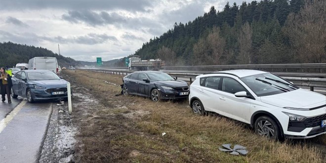 Anadolu Otoyolu'nda 9 ara� kazaya kar��t�: 2'si �ocuk 6 ki�i yaral� - Son Dakika Haber