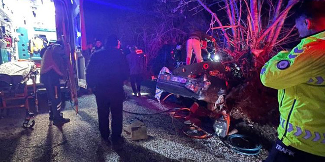 Antalya'da trafik kazas�: 3 ki�i hayat�n� kaybetti - Son Dakika Haber