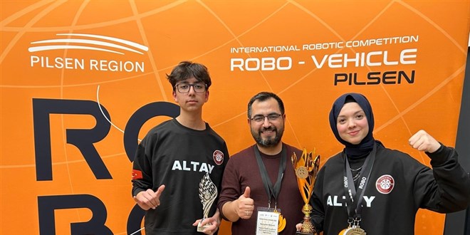 Meslek Lisesi'nde �rettikleri otonom robotla d�nya 2'ncisi oldular