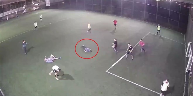 Gol atarken can�n�zdan olmay�n! Uzmanlardan 'hal� saha' uyar�s�