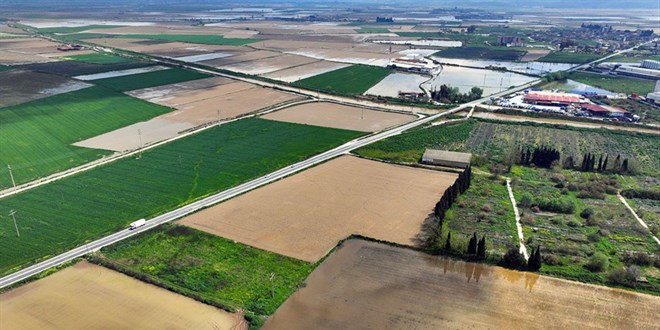 �zmir'de sa�anak: Tar�m arazileri sular alt�nda kald�