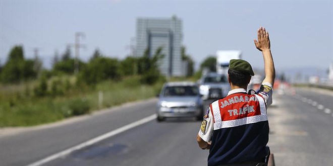 Trafikte makas atan s�r�c� cezas�z kalmad� - Son Dakika Haber