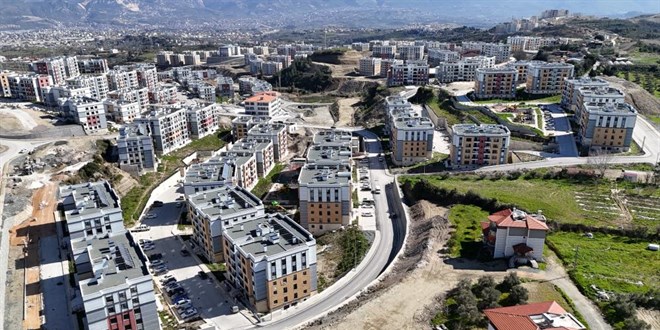 Deprem konutlar�n�n teslim edildi�i ilde kira balonu s�nd�