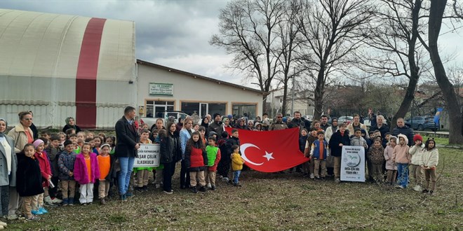 ��renciler dikti, b�y�klerin ismi ya�ad�: Yeni�a�a'da anlaml� a�a�land�rma! - Son Dakika Haber