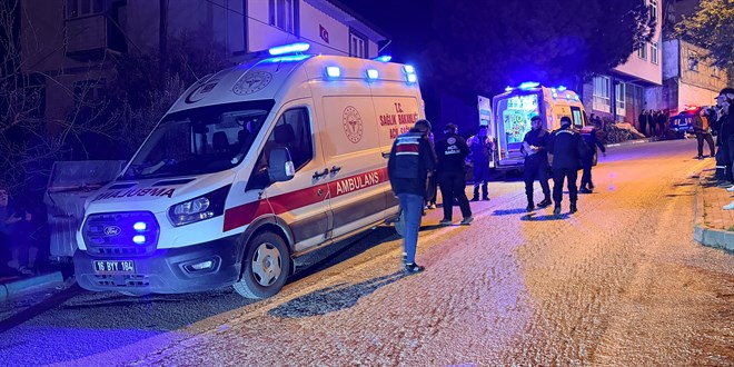 �ki aile aras�nda ��kan silahl� kavgada baba ve bir o�lu �ld�