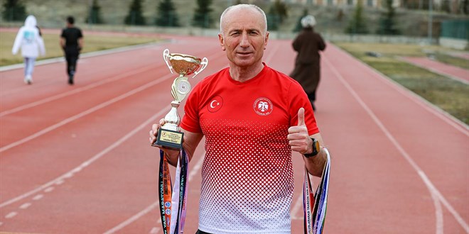 Sigaray� b�rakt�, madalyalara ko�tu - Son Dakika Haber