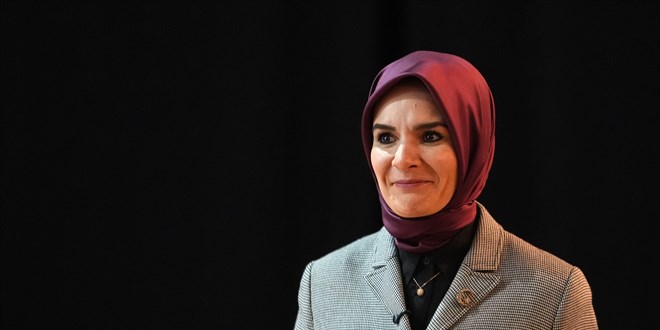 Bakan G�kta�'tan gen�lere uyar�: Teknoloji sevgiyi ve aileyi veremez!