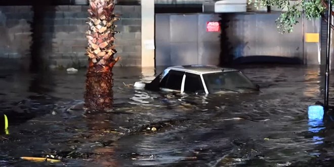 Osmaniye'de sele kap�lan ara�taki 2 ki�i ya�am�n� yitirdi - Son Dakika Haber