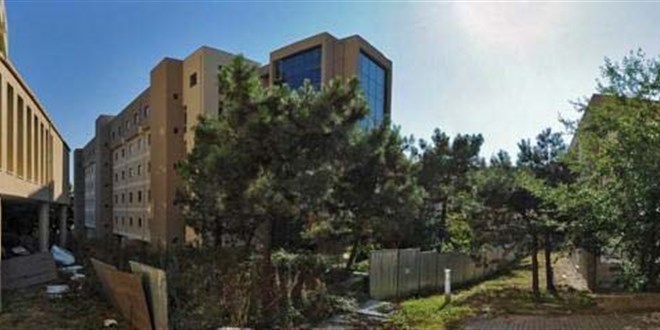 �T� k�z yurdunda sap�k pani�i: Erkek �ah�s odalara girdi