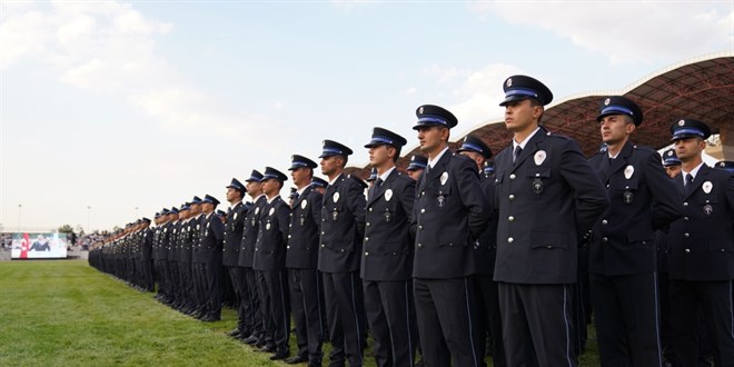 R.G.'de yay�mland�. 10 bin polisin mezuniyeti �ne �ekildi