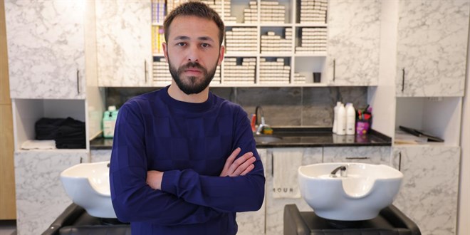 26 bin liral�k sa� bak�m� yapt�rd�, '2 dakikaya geliyorum' deyip ka�t�