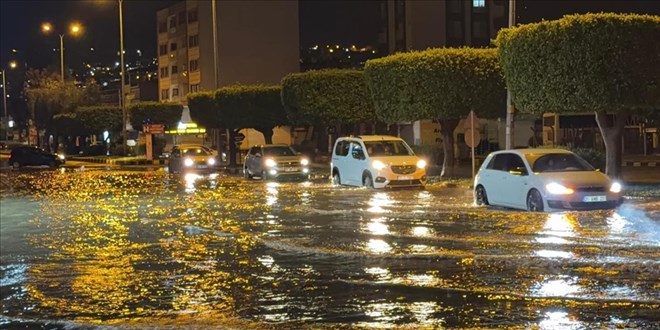 Hatay'da sa�anak hayat� olumsuz etkiledi, okullar tatil edildi