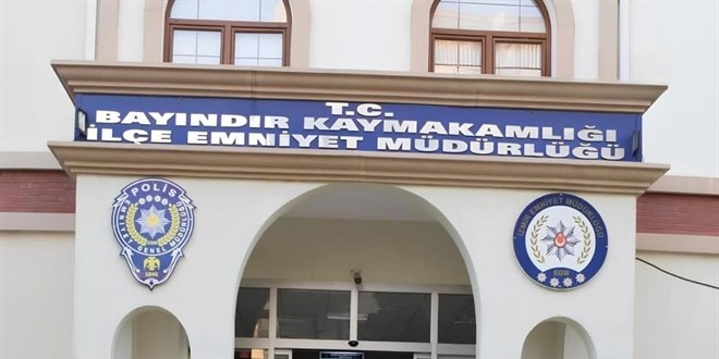 �zmir'de operasyona giden 3 polis b��akland�