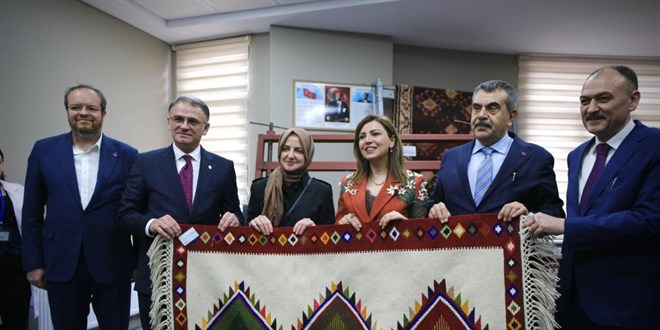 Bakan Tekin: B�t�n �ocuklar ayn� e�itim hakk�na sahip