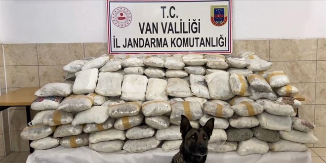 Van ve Hakkari'de uyu�turucu operasyonu: Skunk, Metamfetamin ve esrar ele ge�irildi - Son Dakika Haber