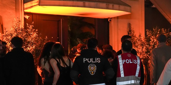�stanbul'da e�lence mekanlar�nda uyu�turucu aramas� yap�ld�