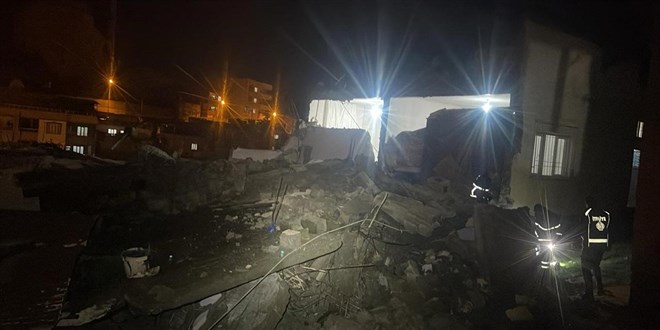 Siirt'te metruk bina sa�ana�a dayanamad� - Son Dakika Haber