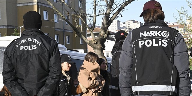 �stanbul'daki uyu�turucu soru�turmas�nda g�zalt�na al�nan 19 zanl� adliyede - Son Dakika Haber