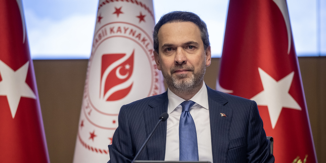 Bakan Bayraktar: TPAO ve TotalEnergies hidrokarbon i�in el s�k��t� - Son Dakika Haber