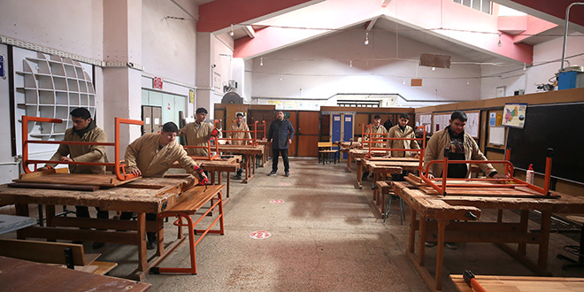 Hem okuyor hem kazan�yorlar: Meslek lisesinden 17 milyon liral�k ciro - Son Dakika Haber