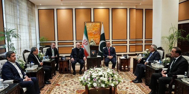 �ranl� yetkili, m�zakere heyetinin sald�r� tehdidi nedeniyle Tahran'a farkl� g�zergahtan d�nd���n� belirtti - Son Dakika Haber