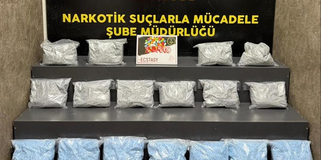 �zmir'de 101 bin 520 uyu�turucu hap ele ge�irildi