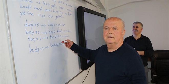 74 ya��ndaki dede, torunu i�in �ngilizce ��reniyor - Son Dakika Haber