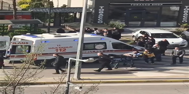 Lise ��rencileri aras�nda b��akl� kavga: 1 yaral�