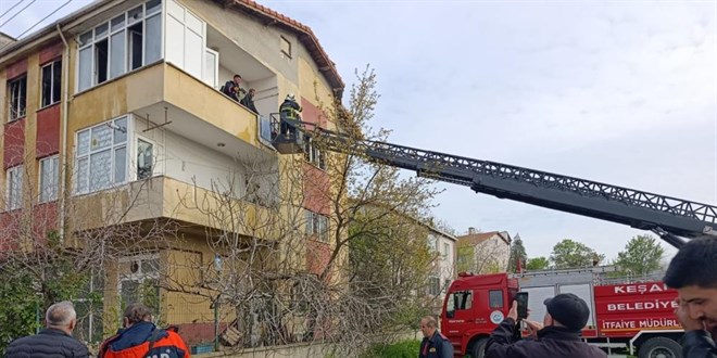 Evi ate�e verdi, babas�n� aray�p 'evi yakt�m gel' dedi - Son Dakika Haber