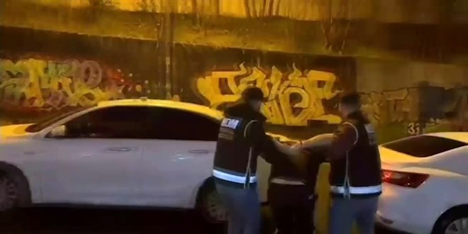 196 �lkede k�rm�z� b�ltenle aranan 'alt�n adam' �stanbul'da yakaland�