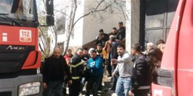 Tokat'ta kom�usunun yanan evine yard�m i�in giren kad�n hayat�n� kaybetti - Son Dakika Haber