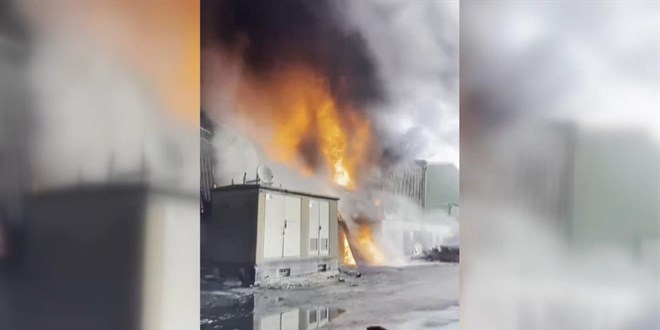 Adana'da geri d�n���m fabrikas�nda ��kan yang�na m�dahale ediliyor