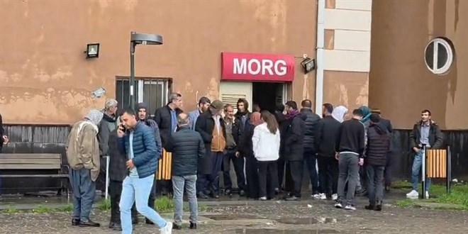 Diyarbak�r'da a�aca y�ld�r�m isabet etti: 2 �l�, 1 yaral� - Son Dakika Haber