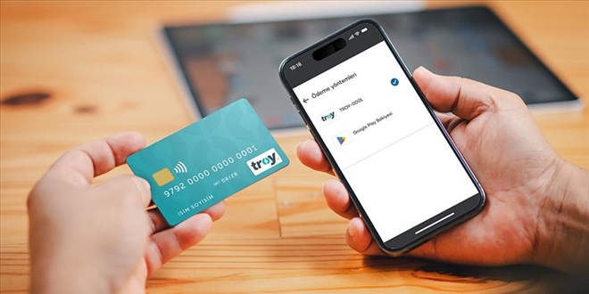 Uygulama ertelendi: Kredi kart� limitleri d��meyecek