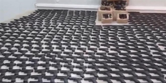 2 ilde b�y�k operasyon: Binlerce silah ele ge�irildi - Son Dakika Haber