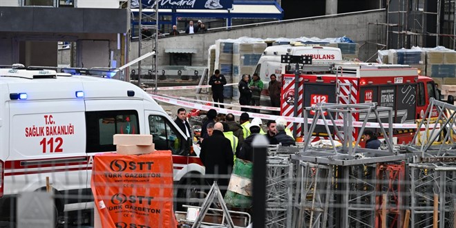 Ankara'da in�aat iskelesinin ��kmesi sonucu 1'i a��r 3 i��i yaraland�