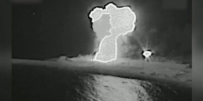 ABD, �ran bayrakl� gemiyi vurdu - Son Dakika Haber