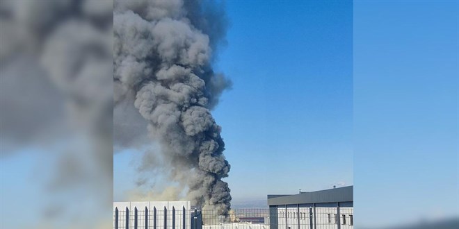 Ankara'da boya fabrikas�nda yang�n