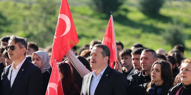 Okullarda 'bayrakl�' d�n��: 'Korkuya teslim olmayaca��z'