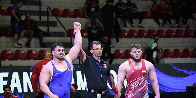 R�za Kayaalp'ten Arnavutluk'ta tarihi �ampiyonluk - Son Dakika Haber