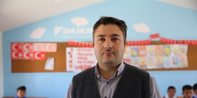 Mustafa ��retmen, yapay zekayla ��rencilerin eksiklerini gideriyor