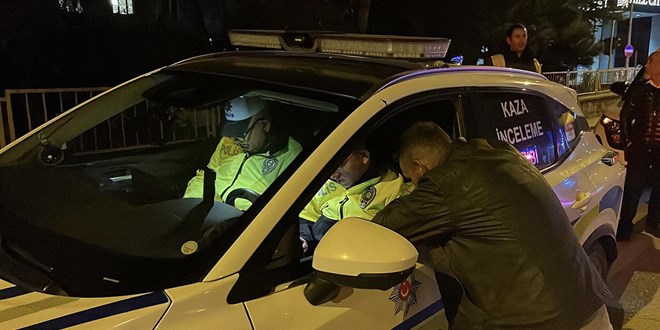 Alkoll� ve ehliyetsiz s�r�c�ye 228 bin lira ceza