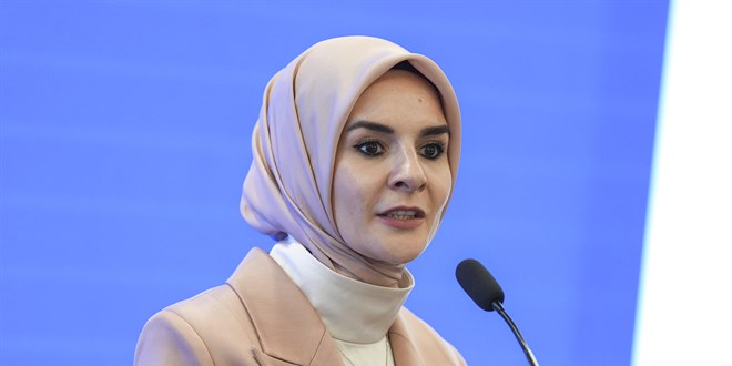 Bakan G�kta�: Sosyal medya ve oyun platformlar�na a��r sorumluluklar geliyor