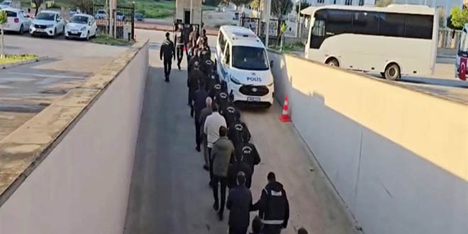 E�itimde 52 milyonluk vurgun: Okul m�d�r� ve �ebekesi tutukland�