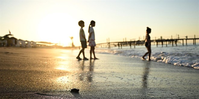 Yerli turistler ge�en y�l seyahate 555,1 milyar lira harcad�