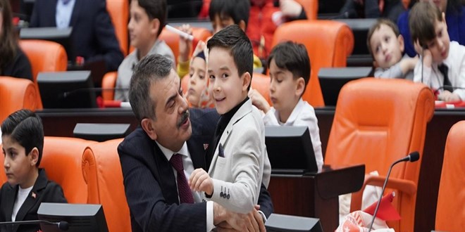 Bakan Tekin: Okul sald�r�lar� ile ilgili hi�bir ihmal kar��l�ks�z kalmayacak