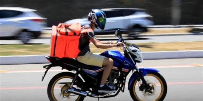 Yat�l� okulda kurye krizi: M�d�r m� hakl�, kurye mi?