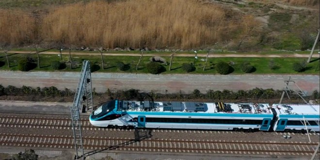 T�rkiye'nin ilk h�zl� treni saatte 225 kilometre h�za ula�t�
