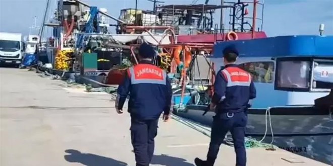 64 ara�, 12 bot ele ge�irildi: G��men ka�ak��lar�na operasyon